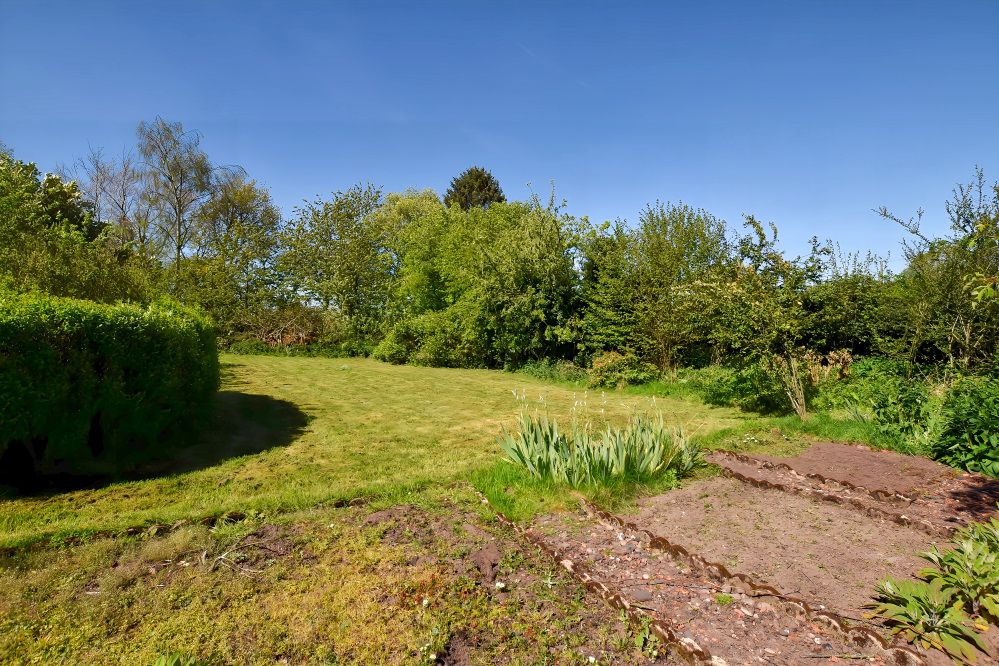 Property photo 2 of 19 A Garden 5