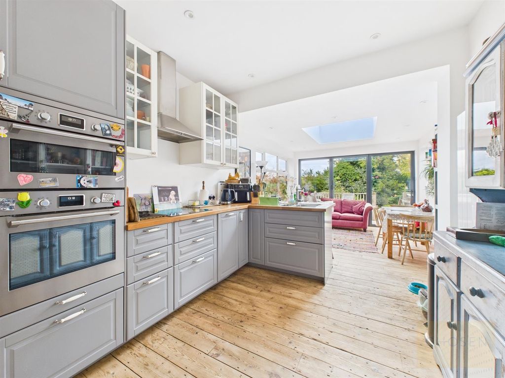 Property photo 3 of 24