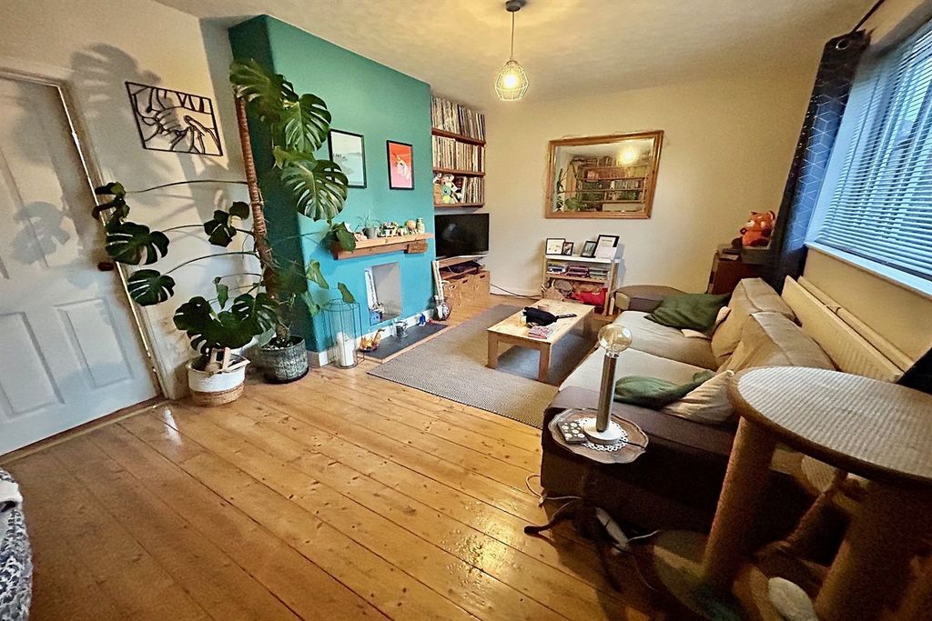 Property photo 2 of 16 Living Room