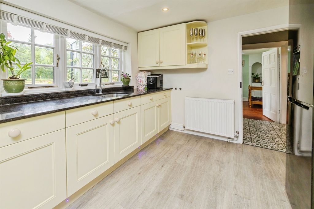 Property photo 3 of 32