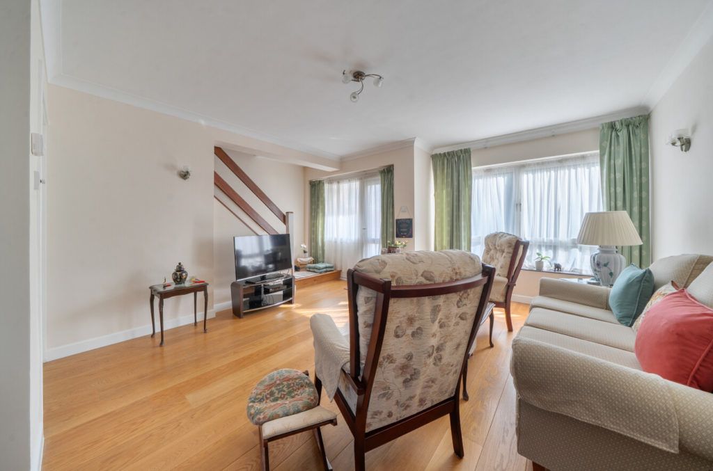 Property photo 2 of 17