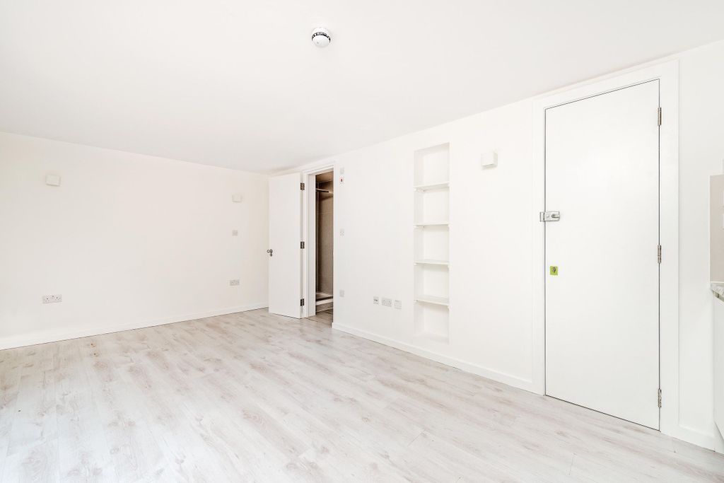 Property photo 2 of 7 Living_Room (Example)