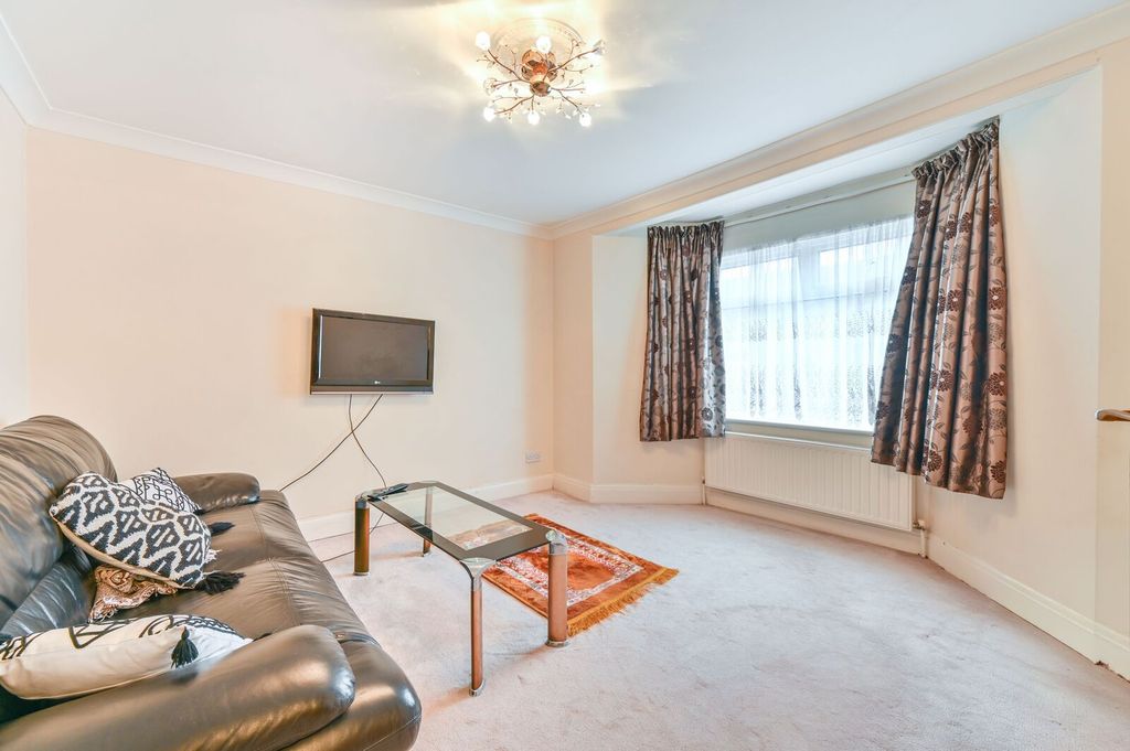 Property photo 2 of 12