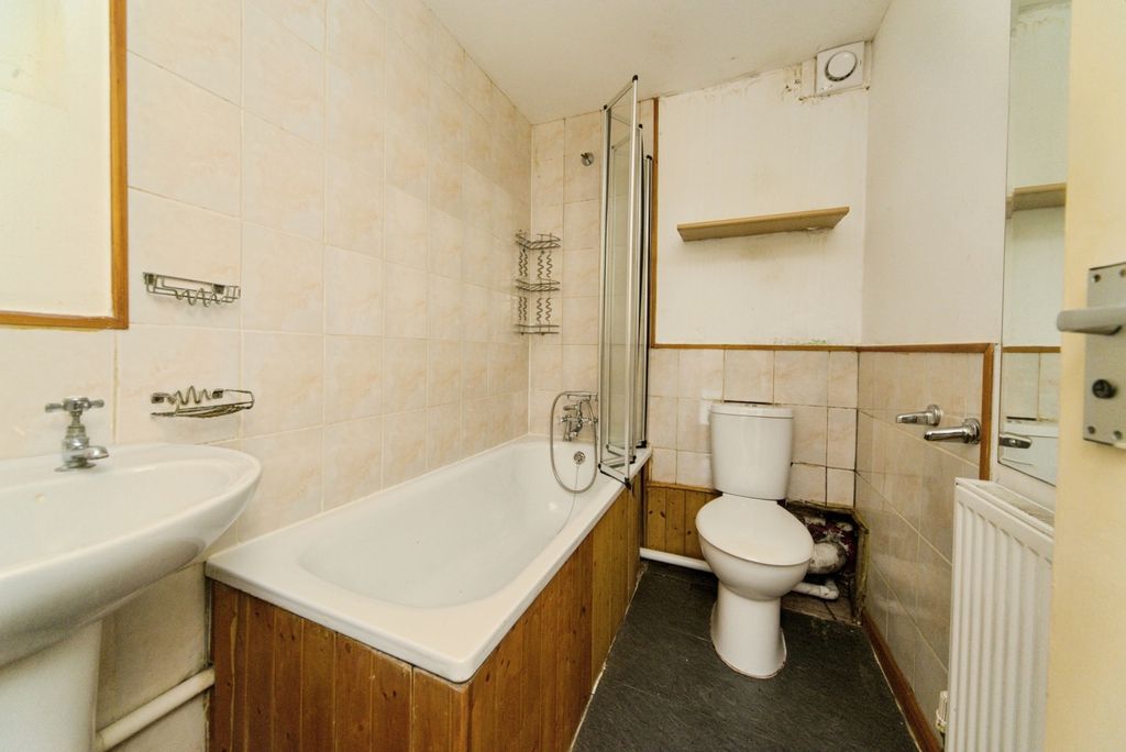 Property photo 3 of 17 Photo