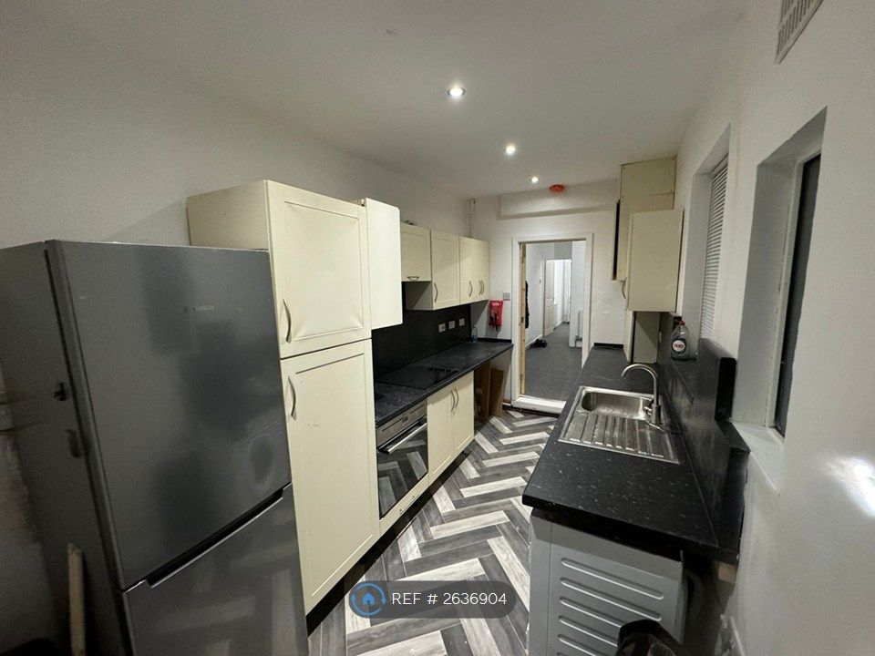 Property photo 2 of 8 Kitchen