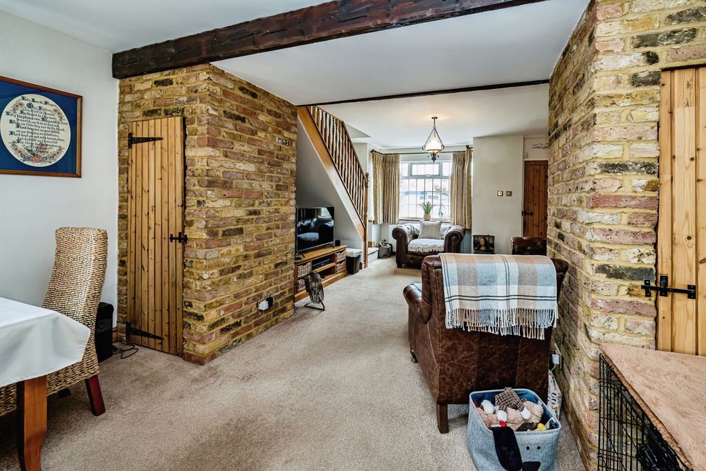 Property photo 3 of 32