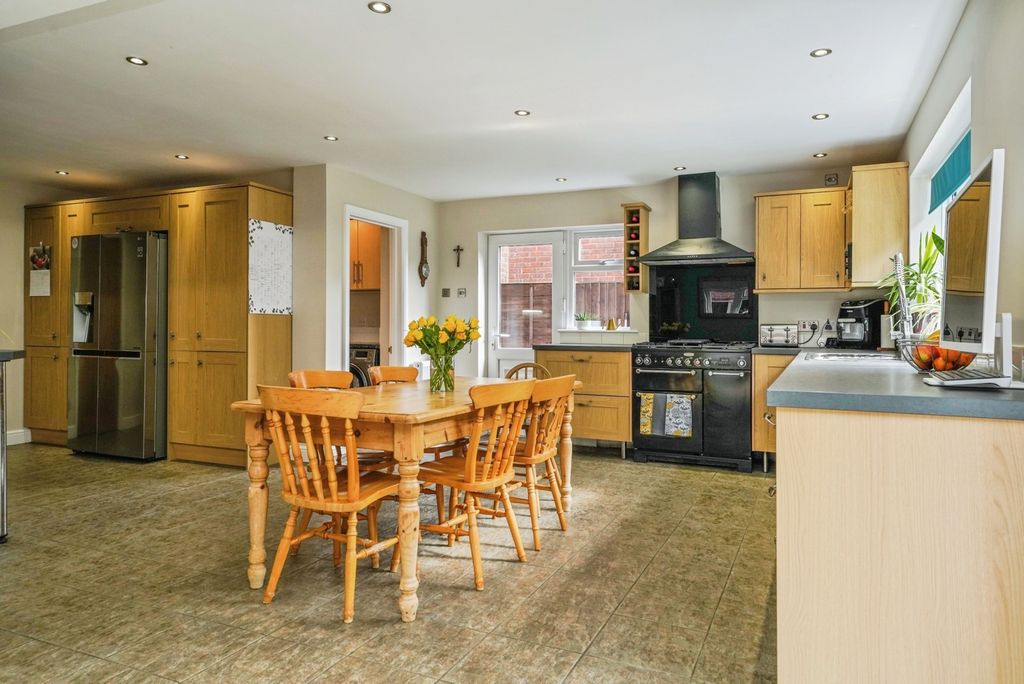 Property photo 2 of 17 Kitchen