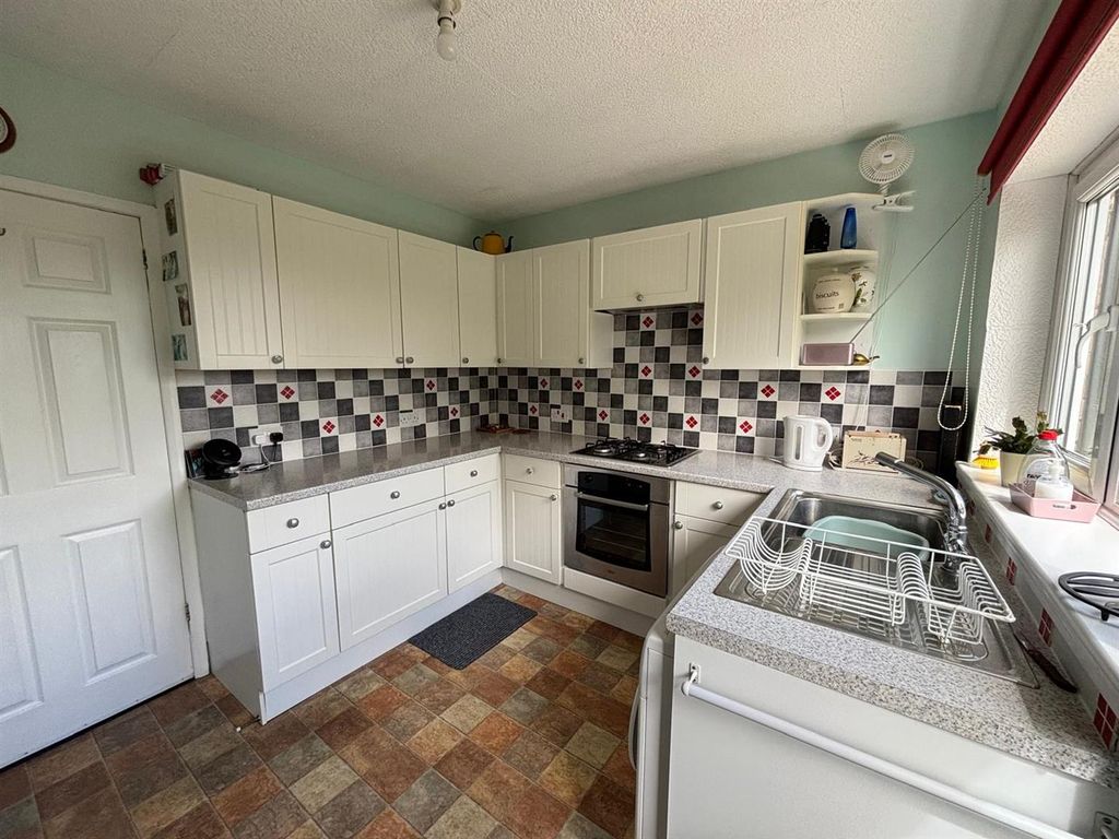 Property photo 3 of 17 Kitchen