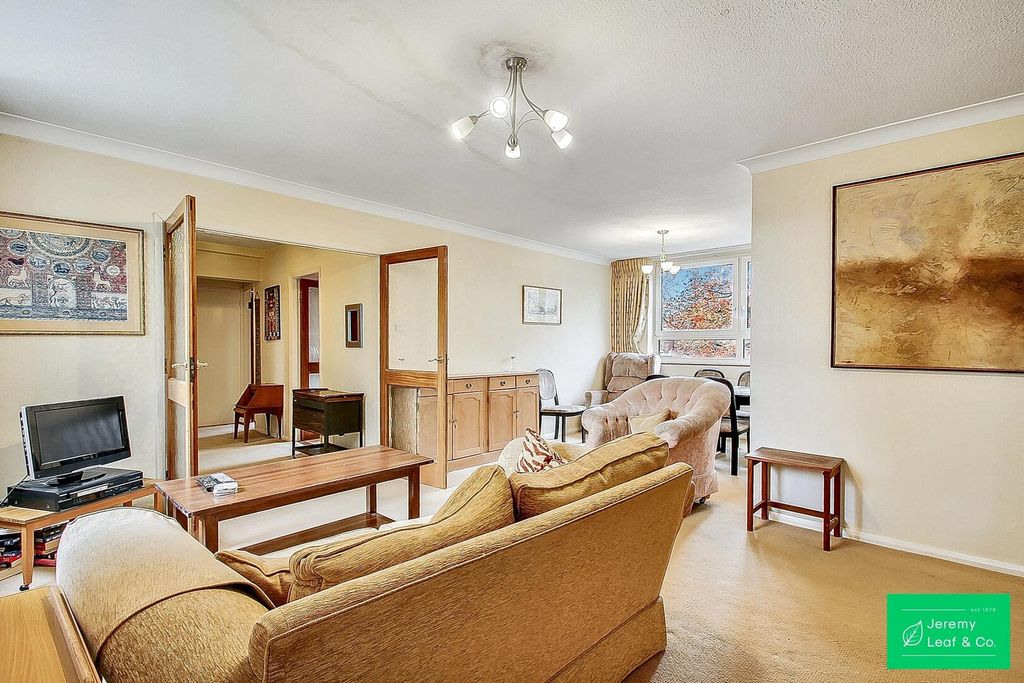 Property photo 1 of 13 Living Room