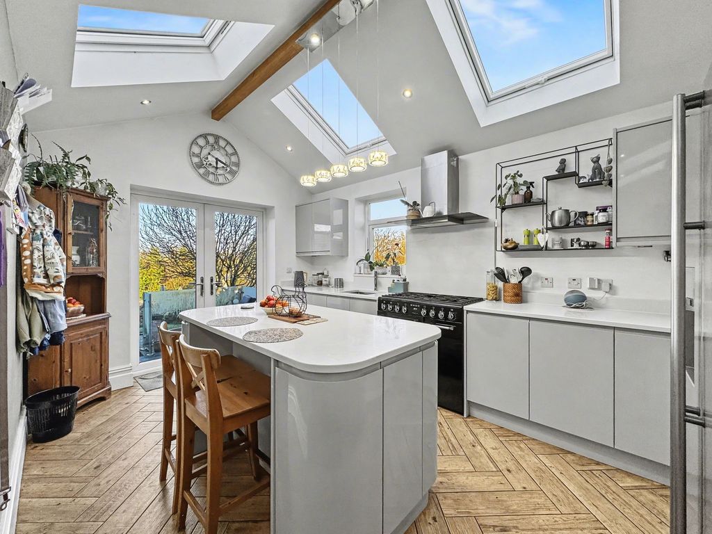 Property photo 2 of 37