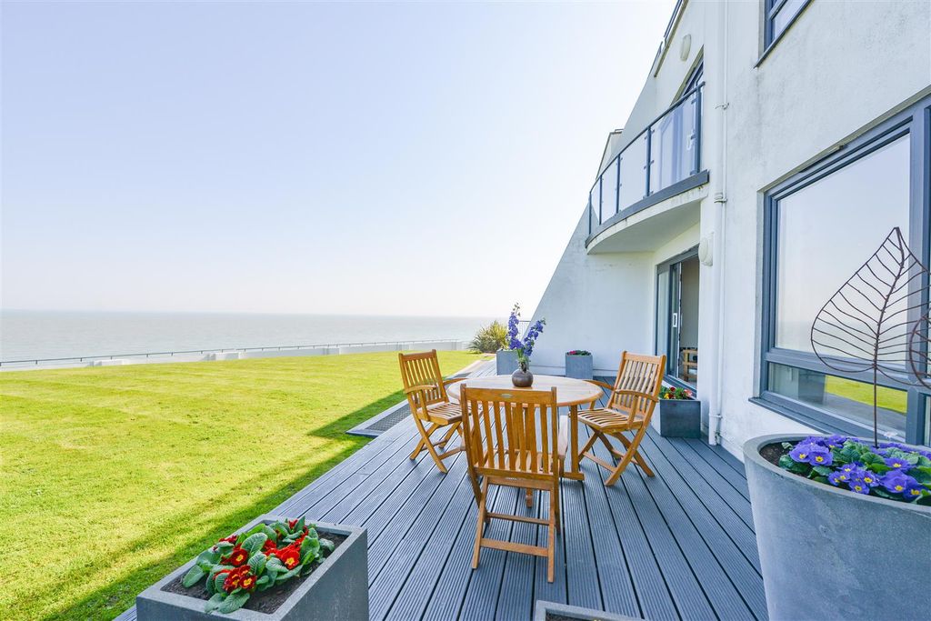 Property photo 3 of 25 Castle View16.Jpg