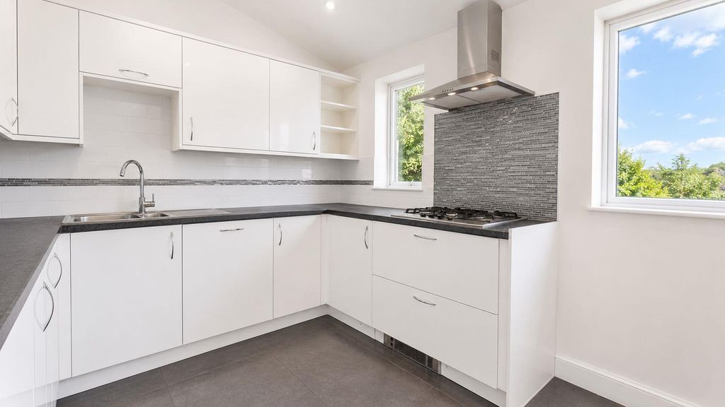 Property photo 3 of 14 Kitchen
