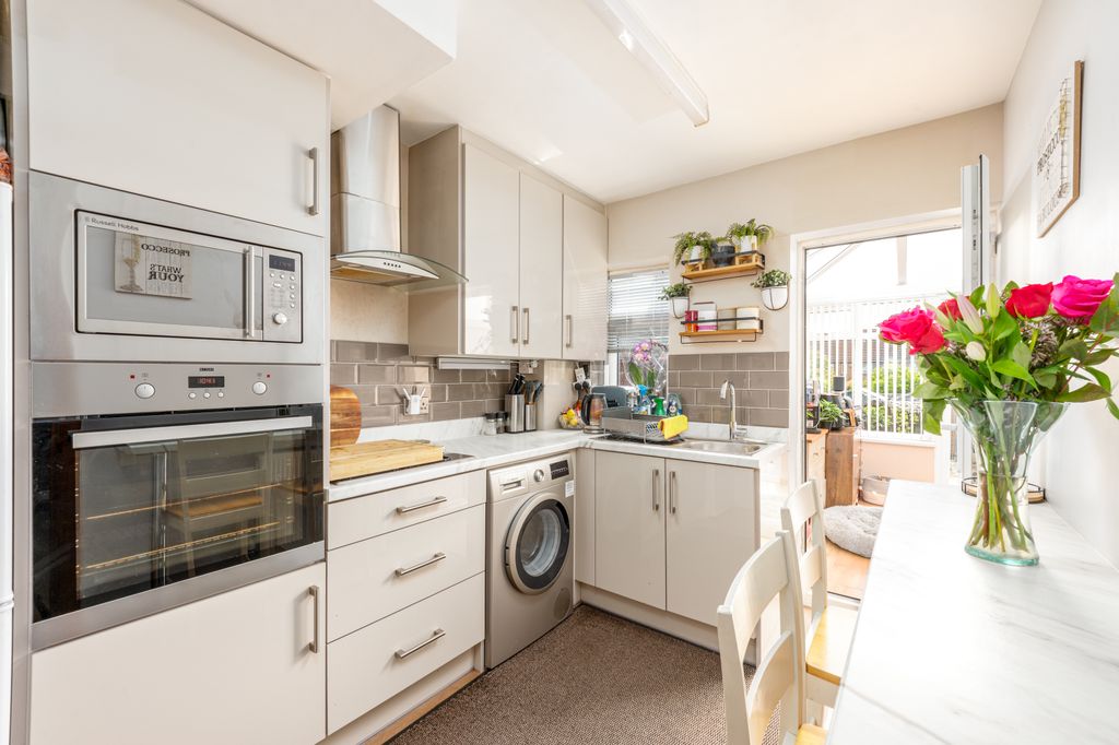 Property photo 3 of 30 04
