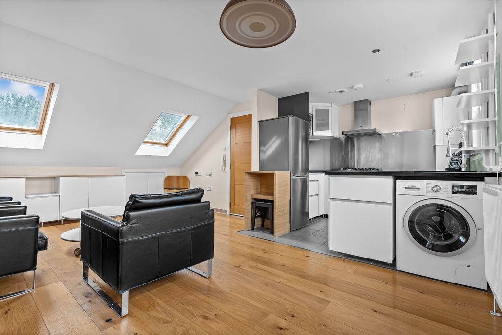 Property photo 3 of 9 93B Little Ealing Lane-14