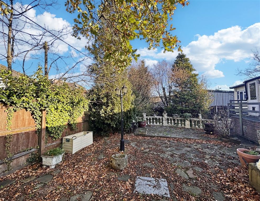 Property photo 2 of 9 Garden