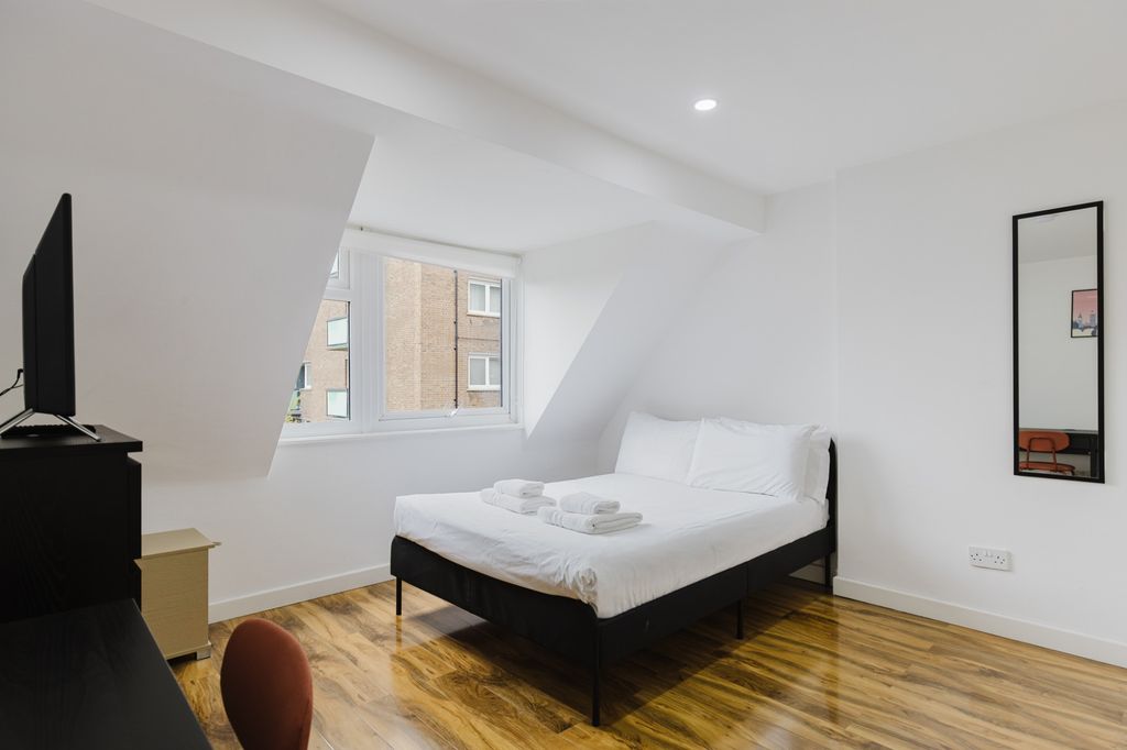 Property photo 3 of 26