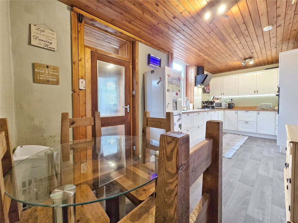 Property photo 3 of 17 Kitchen Diner