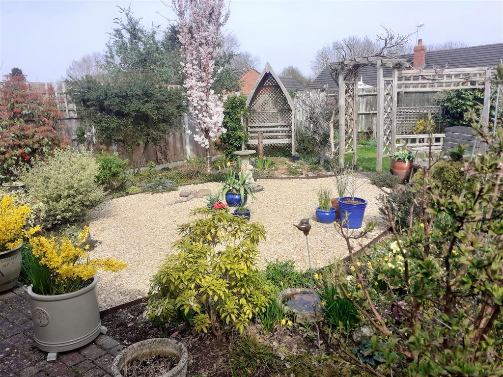 Property photo 3 of 17 Garden.Jpg