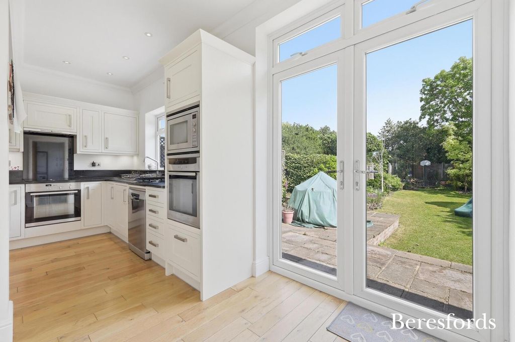Additional image 12 of 4 bed semi-detached house for saleSeabrook Gardens, Romford RM7
