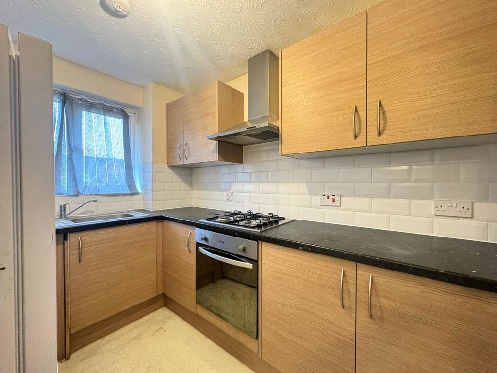 Property photo 3 of 6 Picture No. 12