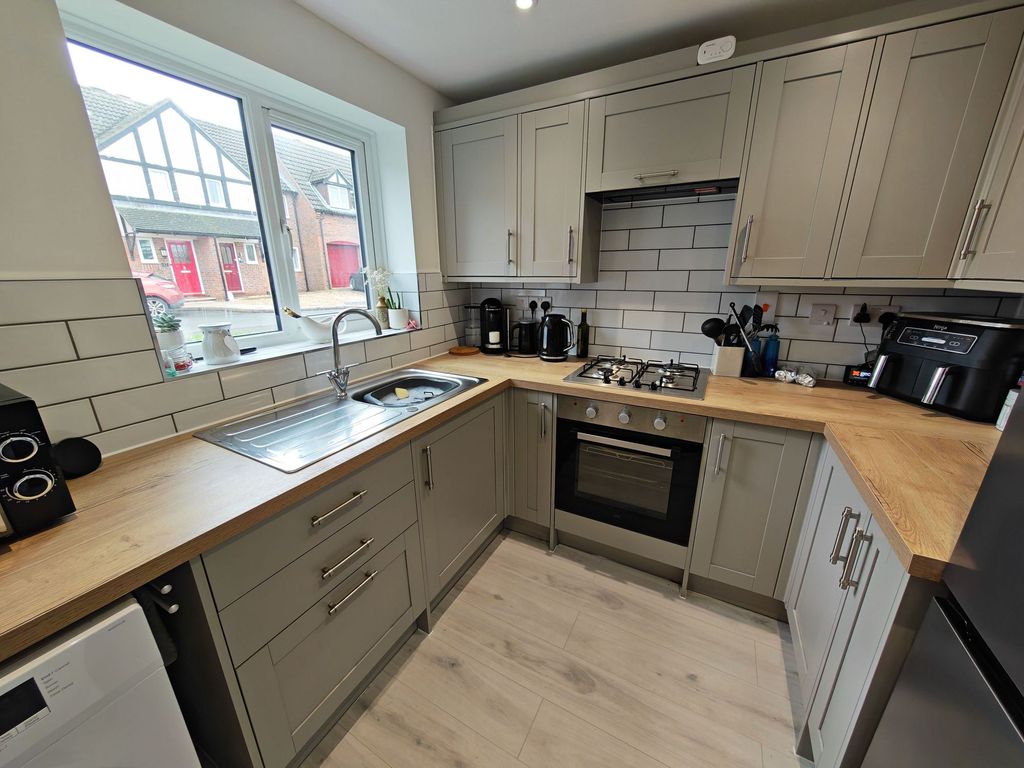 Property photo 2 of 11