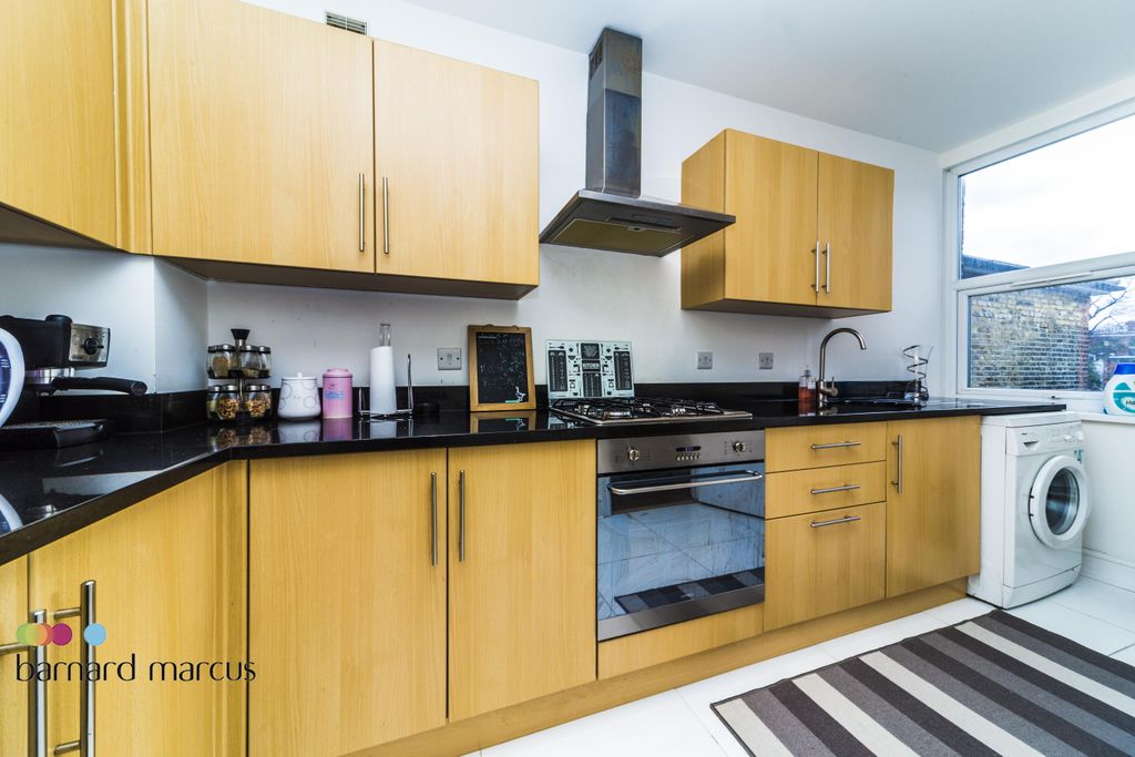 Property photo 1 of 7 Kitchen