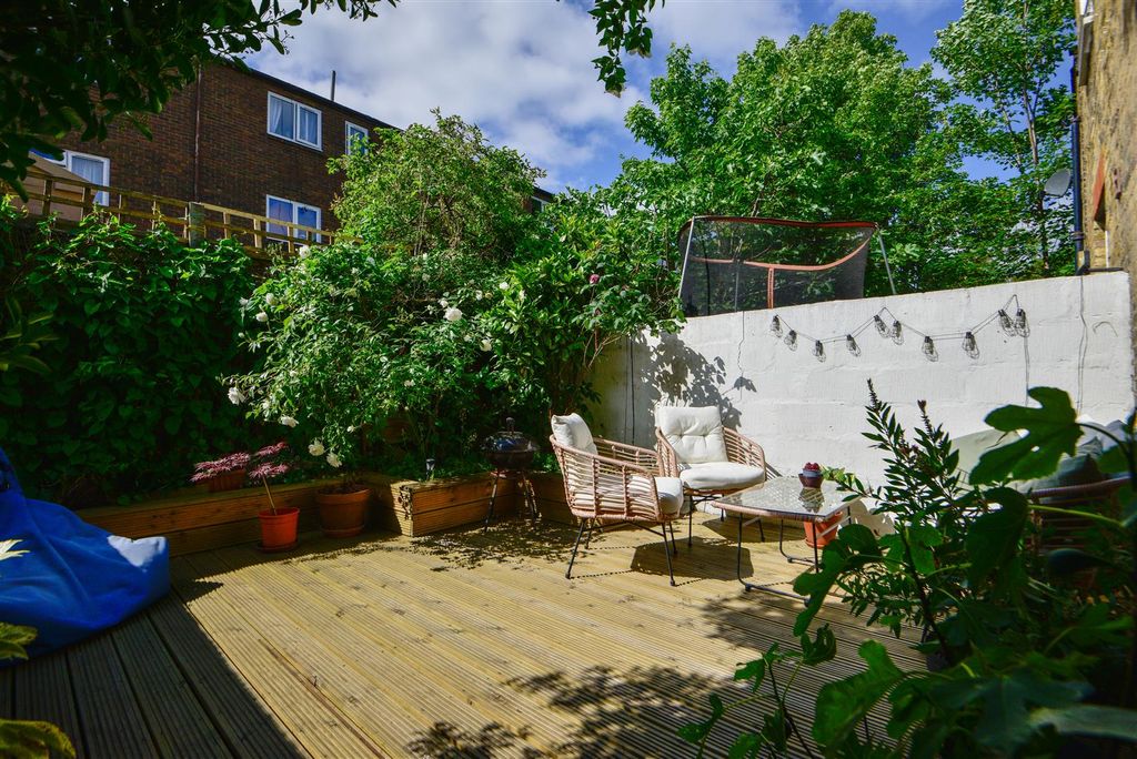 Property photo 2 of 13 Garden