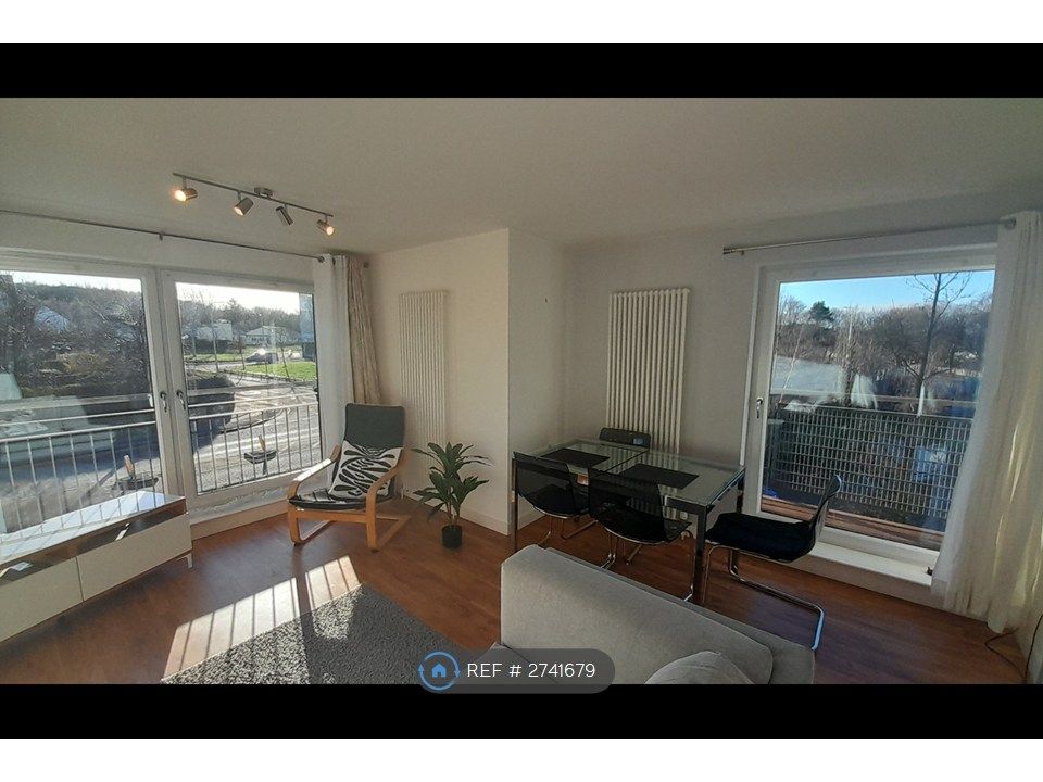 Property photo 1 of 21 Lounge