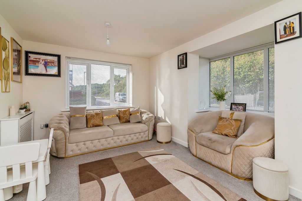 Property photo 2 of 17 Photo