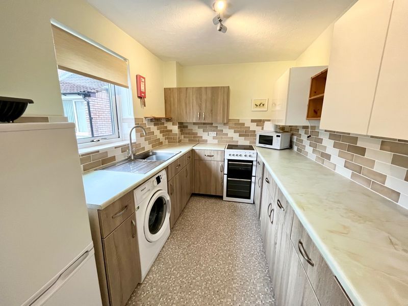 Property photo 3 of 11 Kitchen