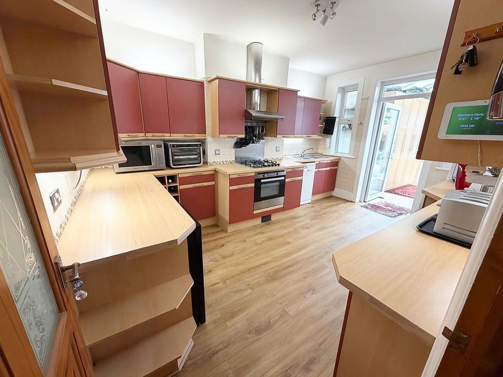 Property photo 2 of 22