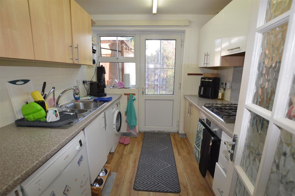 Property photo 3 of 16 Kitchen