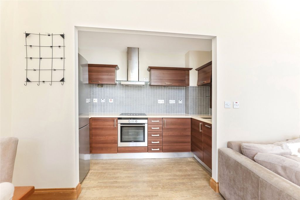 Property photo 3 of 21 Picture No. 14