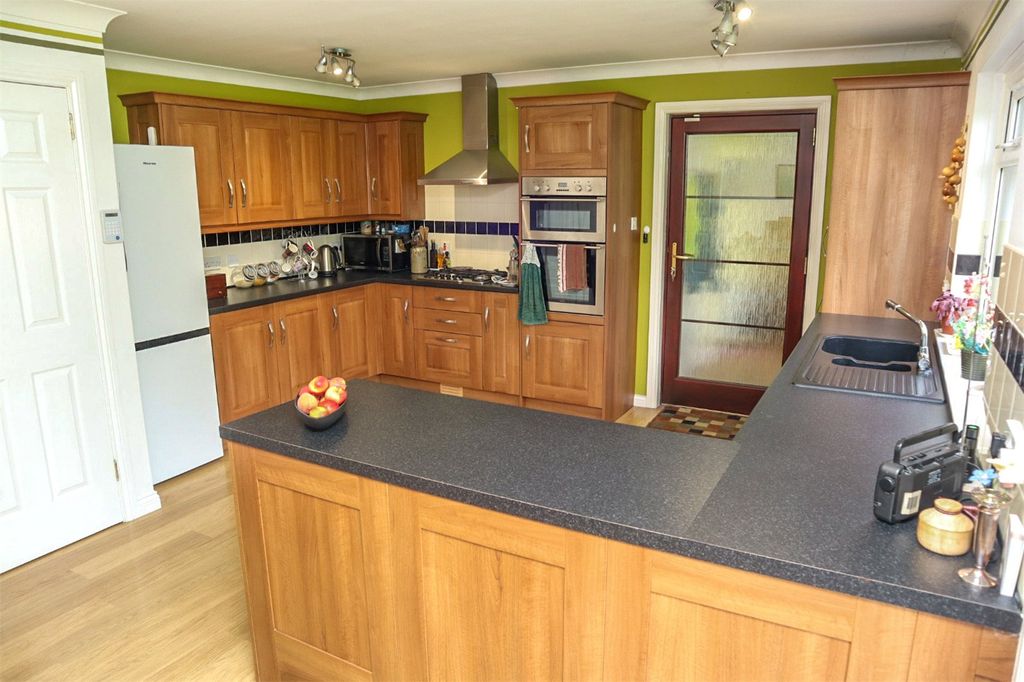 Property photo 2 of 29 Kitchen/Diner