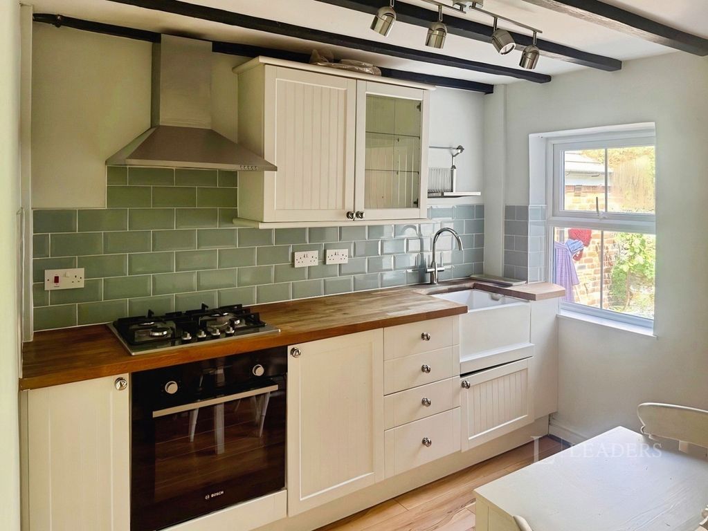 Property photo 3 of 9 Kitchen