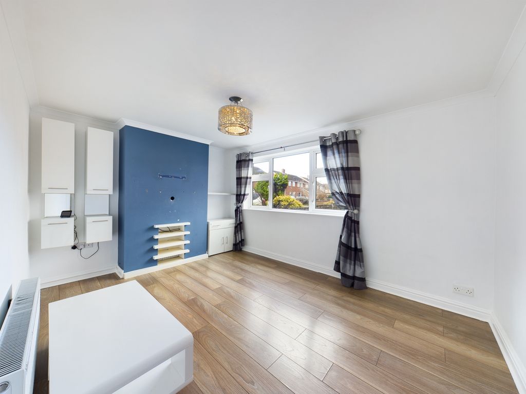 Property photo 2 of 12 Cam00585P1-Pr0230-Still01