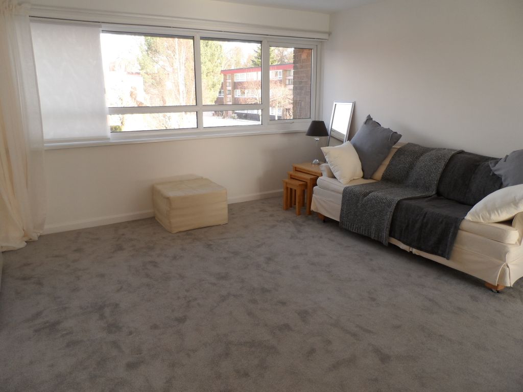 Property photo 2 of 9 Lounge