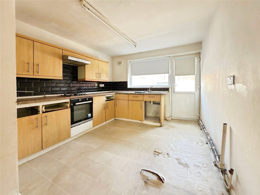 Property photo 2 of 14 Picture No. 11