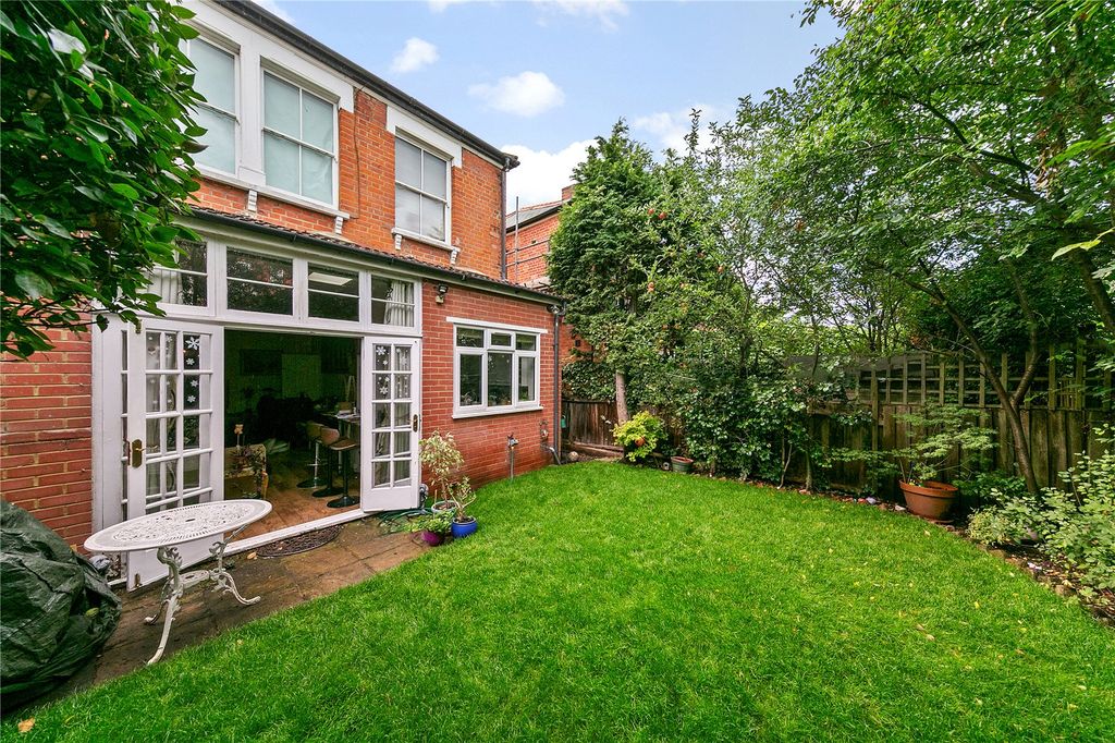 Property photo 2 of 18 Picture No. 23