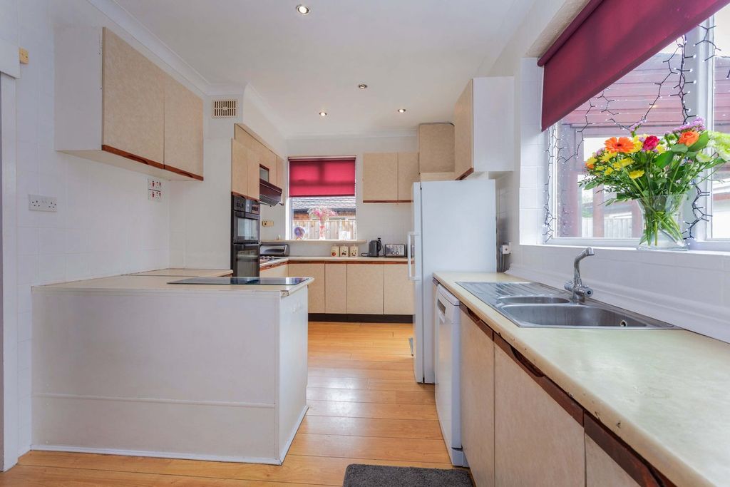Property photo 2 of 19