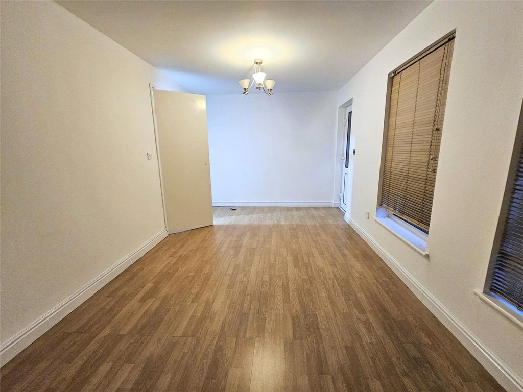 Property photo 3 of 11 Picture No. 06