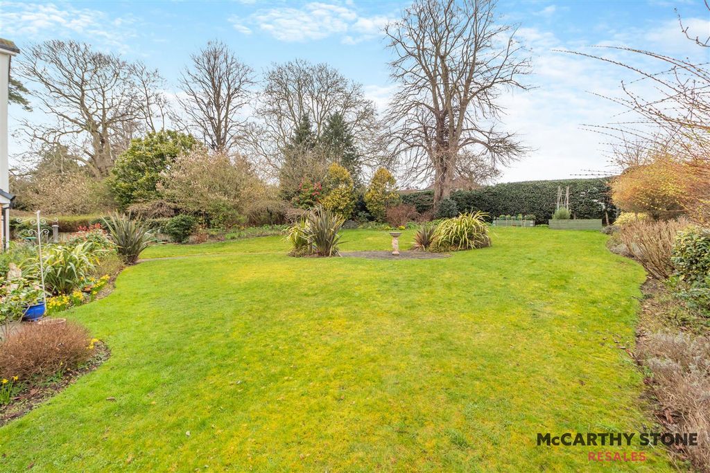 Property photo 3 of 17 8586887-Exterior03.Jpg
