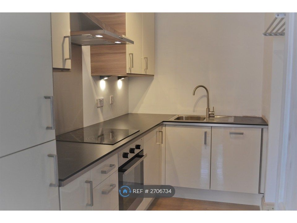 Property photo 3 of 9 Kitchen