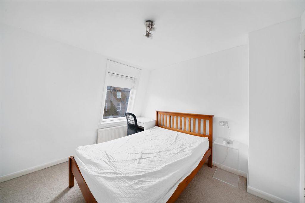 Property photo 1 of 8 Averill Street 11, Fff W6 Ph4.Jpg