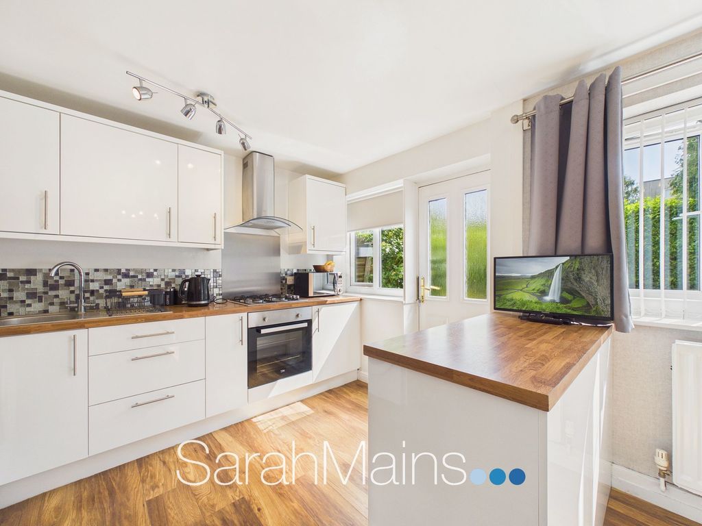 Property photo 2 of 14 Dining Kitchen