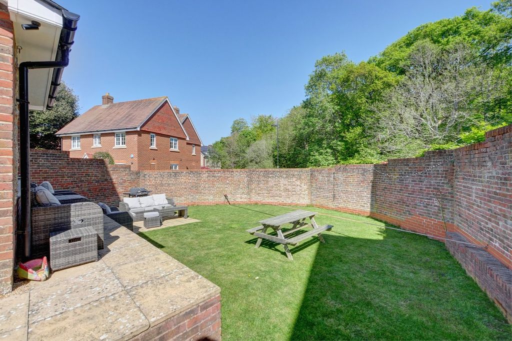 Property photo 2 of 28