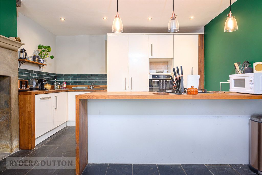 Property photo 2 of 20 Kitchen