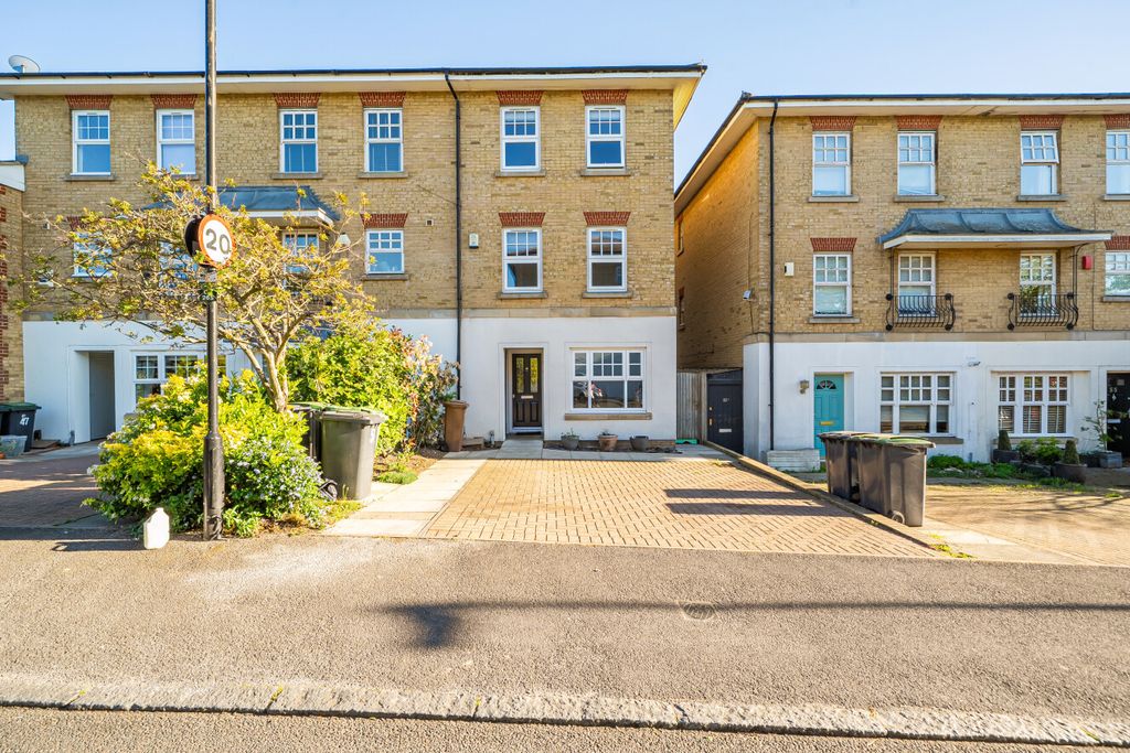 Property photo 1 of 16 1454299-1-69F3A84...