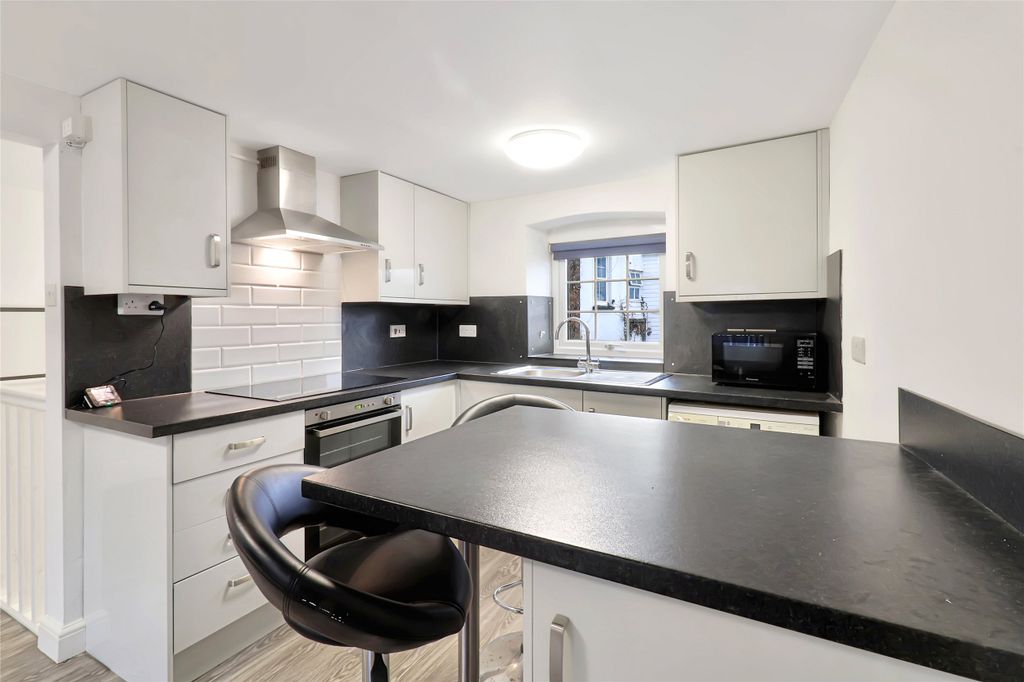 Property photo 3 of 8 3 - Picture No. 05