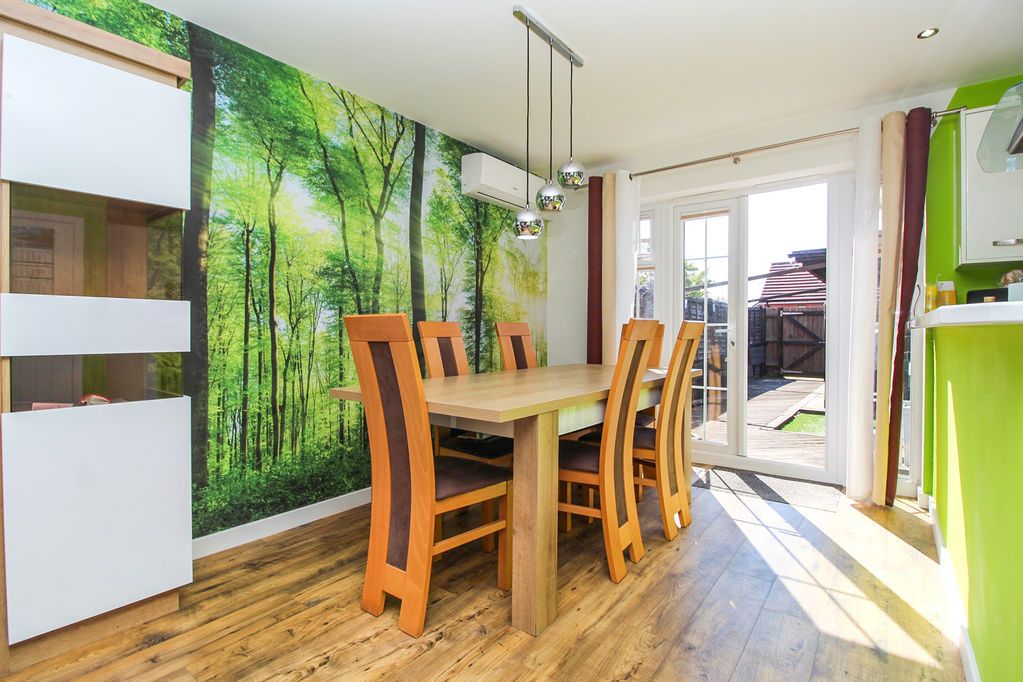 Property photo 3 of 17 Dining Area